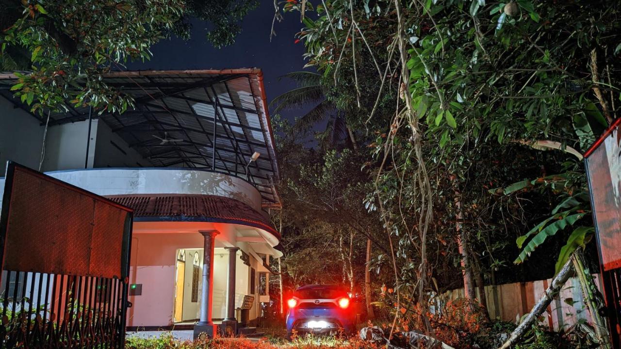 Islandstay-A Riverside Property Kollam Exterior foto