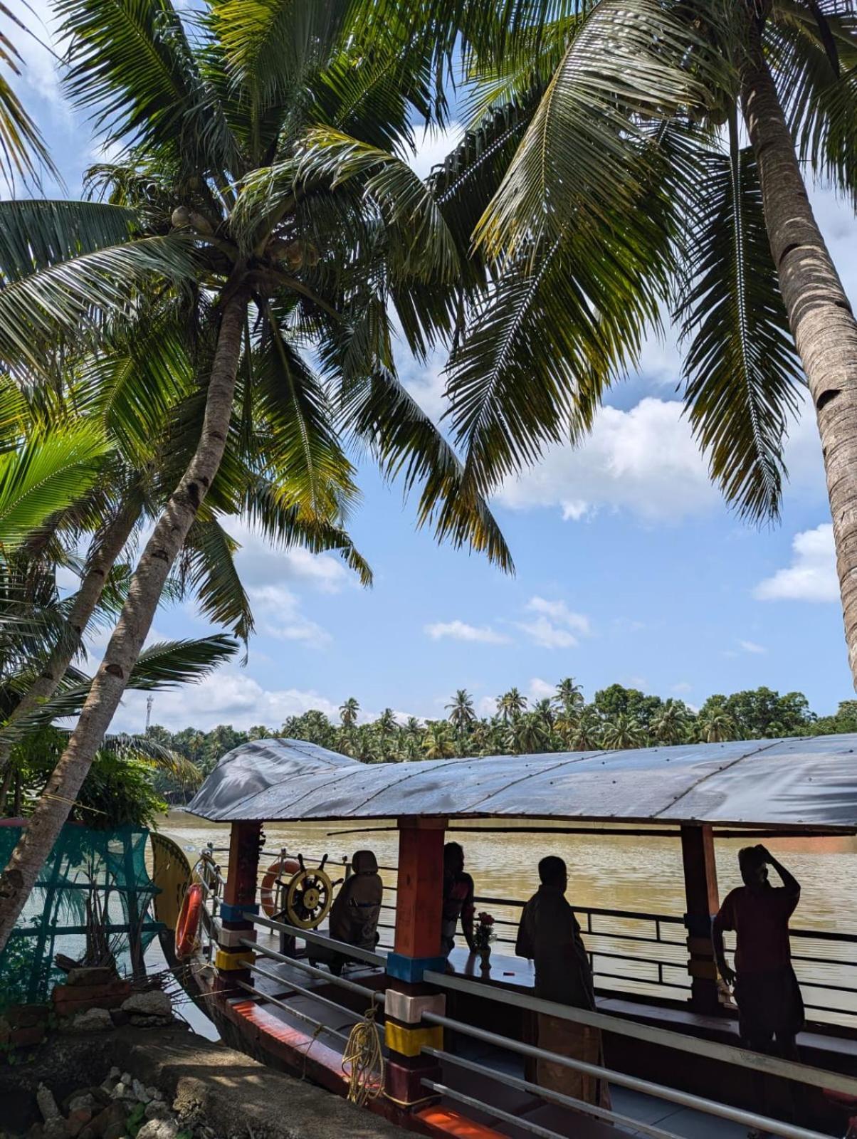 Islandstay-A Riverside Property Kollam Exterior foto