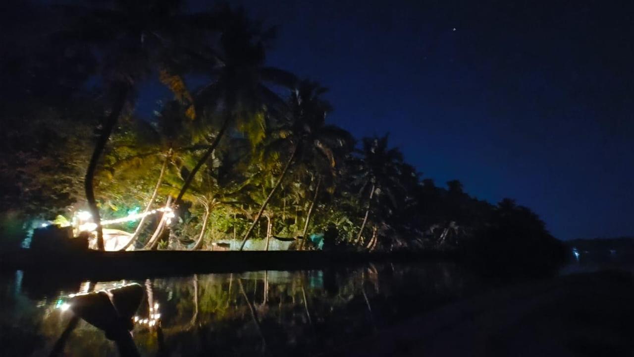 Islandstay-A Riverside Property Kollam Exterior foto